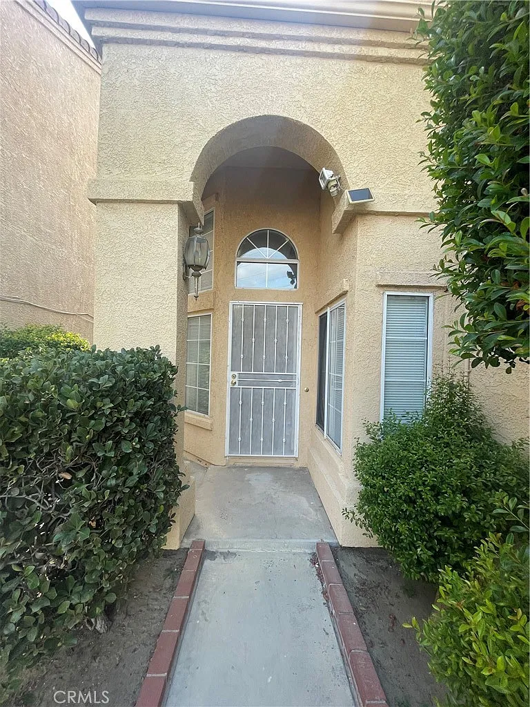 4 bed, 1987 sqft, $4,250 — Photo 4
