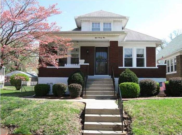 1st image of 824 Fetter Ave