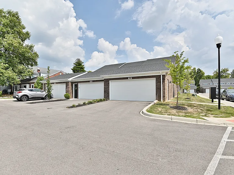 703 Lyndon Ln — Photo 25