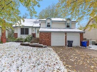 1901 S Clairborne Rd, Olathe, KS 66062