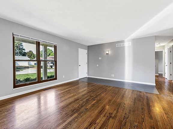 4th image of 5396 Chatfield Dr