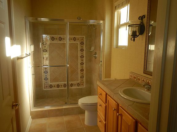 4th image of 884 Greenridge Ct