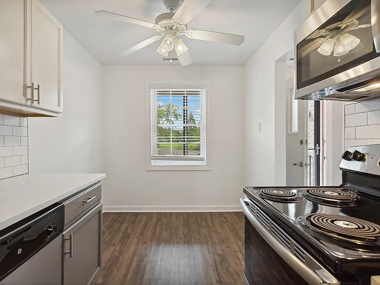 The Hinsdale — Photo 19