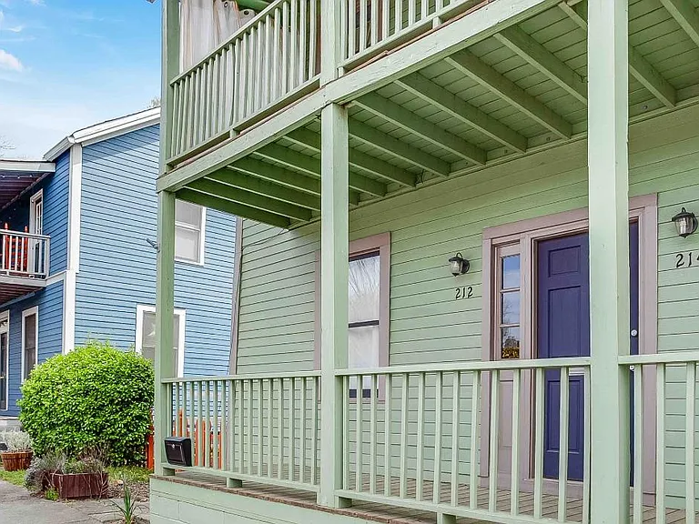 212 Reinhardt St SE — Photo 1