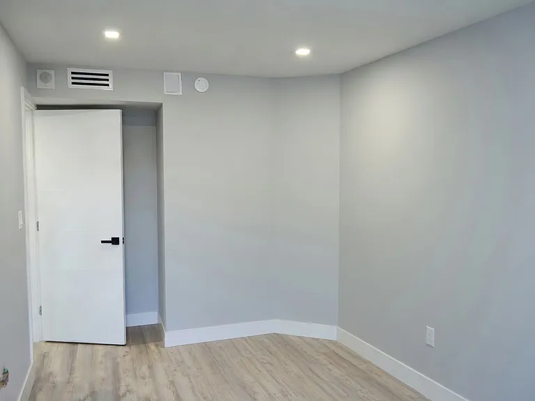 550 Ocean Dr #5D — Photo 6