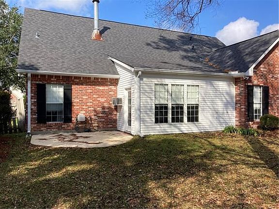 4th image of 834 Crestwood Dr