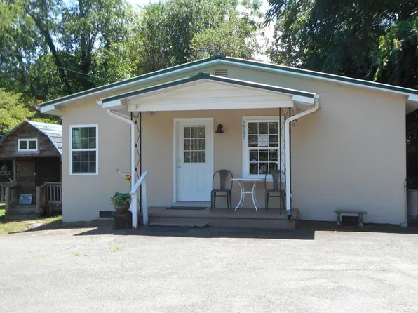 2093 Highlands Rd, Franklin, NC 28734