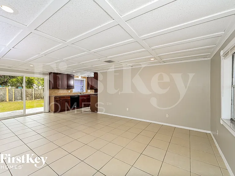 904 Alaska Dr — Photo 3