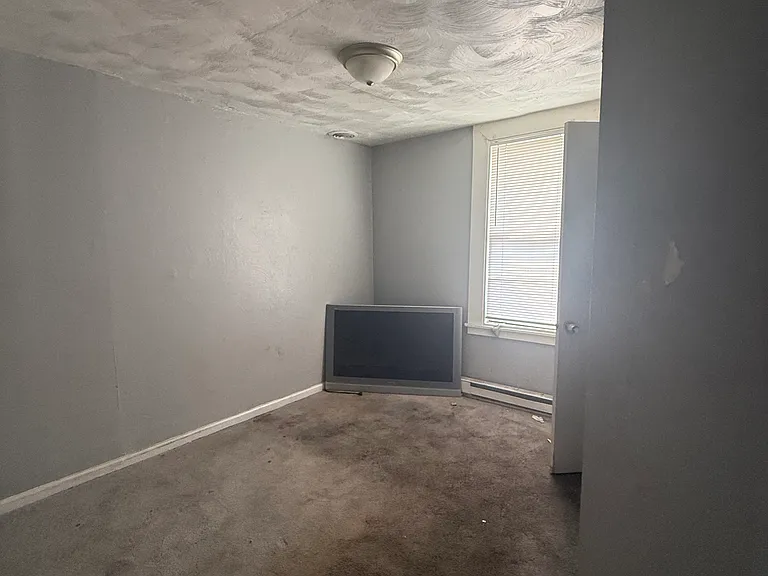 655 Ivy Ave — Photo 2