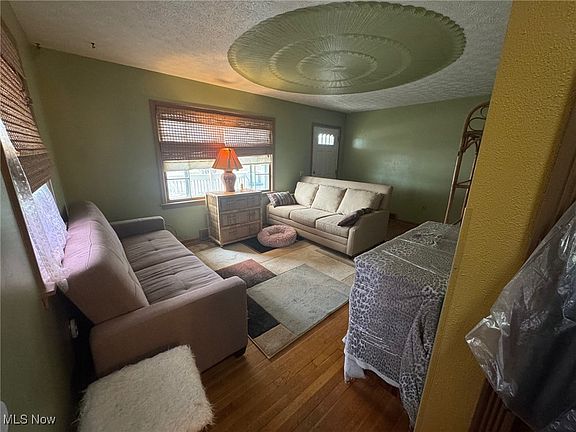 4th image of 90 Maryann Rd