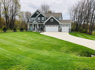 121 Gaylord Dr, Munroe Falls, OH 44262