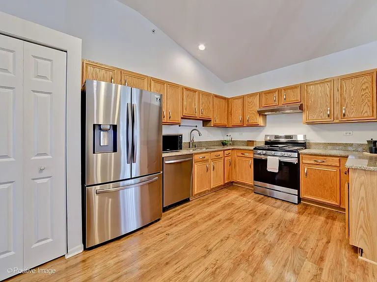 121 Commons Ct — Photo 12