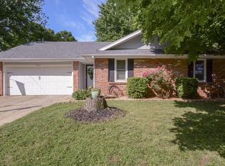 3827 S Lindell Ave, Springfield, MO 65807