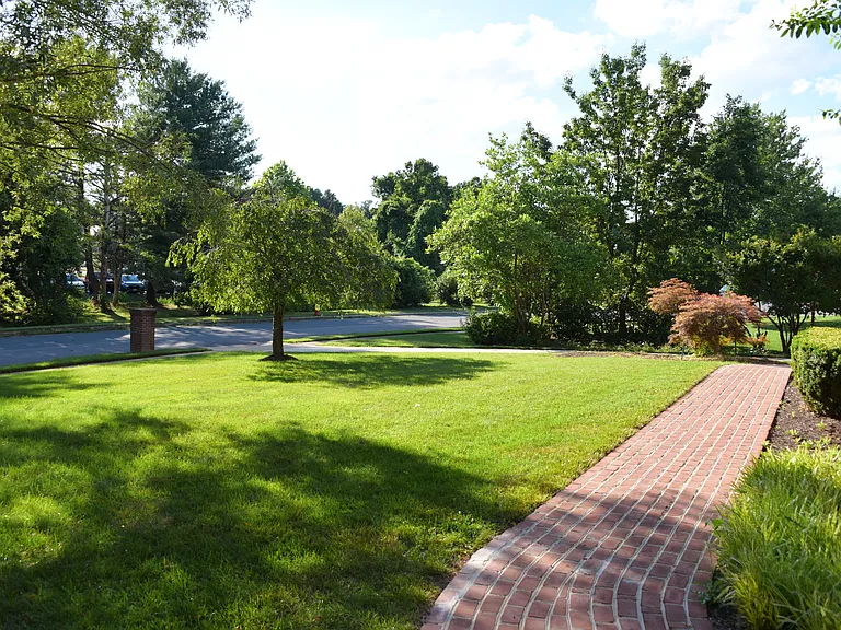 1207 Artnauman Ct — Photo 6
