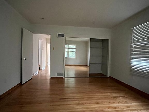 4th image of 22663 Wildwood St
