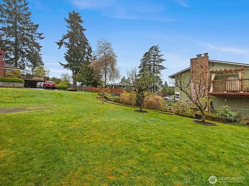 5th image of 22427 82nd Ave W