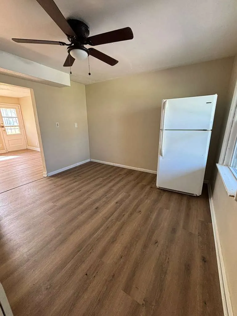 3 bed, 1000 sqft, $1,150 — Photo 1