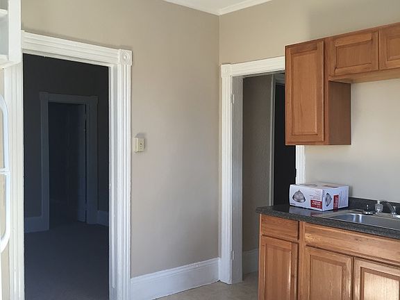 4th image of 147 E Franklin St APT 3