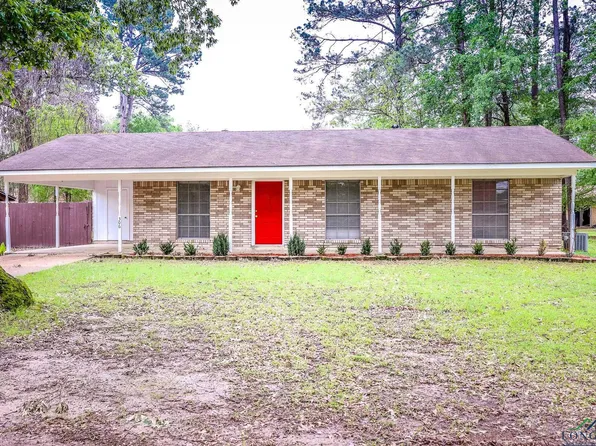 306 River Oaks Dr, Jefferson, TX 75657