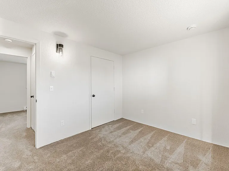1321 W Sylvester St — Photo 14