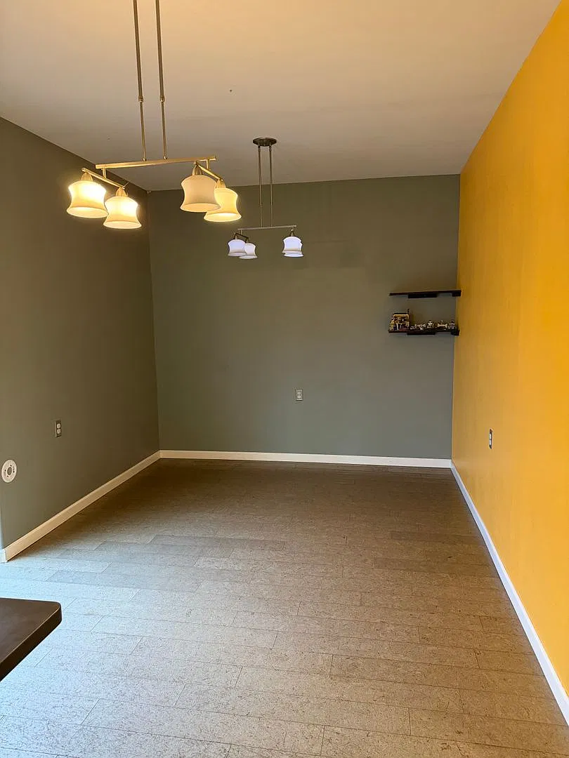 Large 4 bedroom home — Photo 2