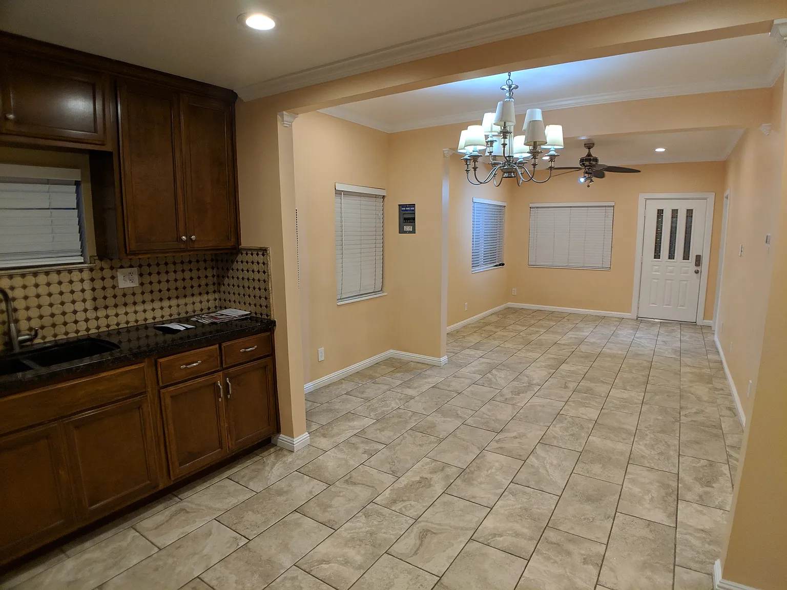 3 bed, 1189 sqft, $3,695 — Photo 3