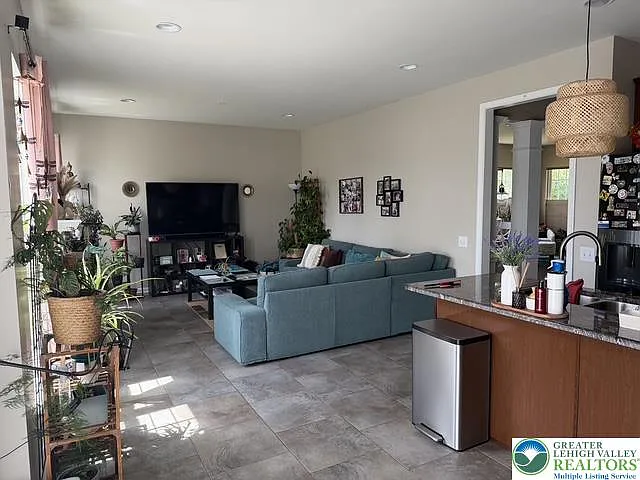 1428 Waterbury Rd — Photo 10
