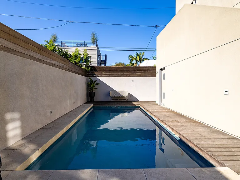 831 Dickson St — Photo 2