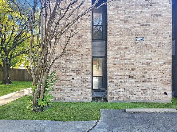 2nd image of 304 Manuel Dr APT B