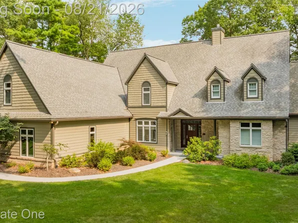 11138 Pine Needle Dr, Brighton, MI 48114