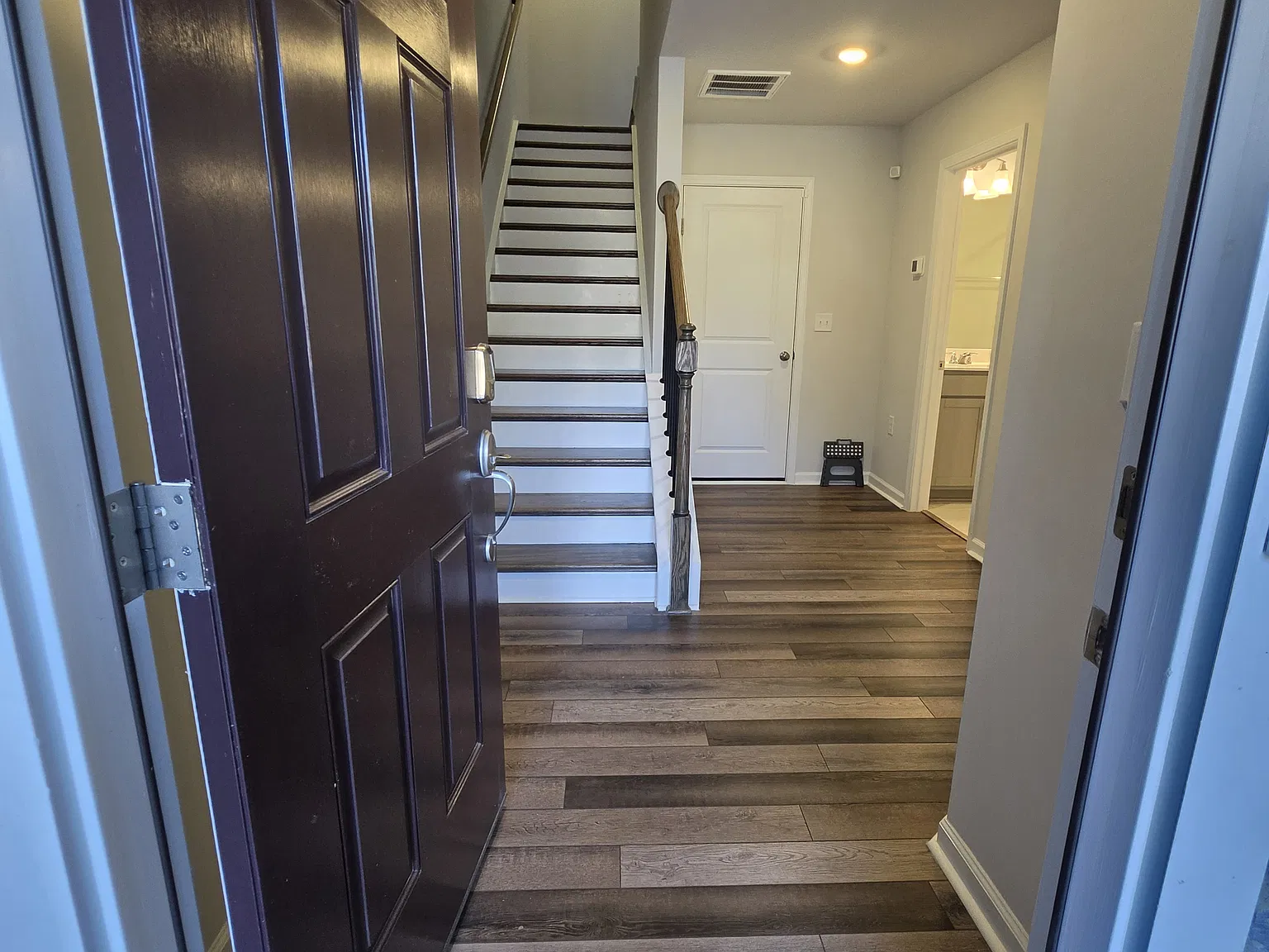 3 bed, 1733 sqft, $2,075 — Photo 2