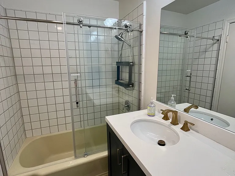 1st floor triple/quad private bath