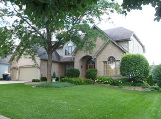 26W447 Interlachen Ln, Winfield, IL 60190