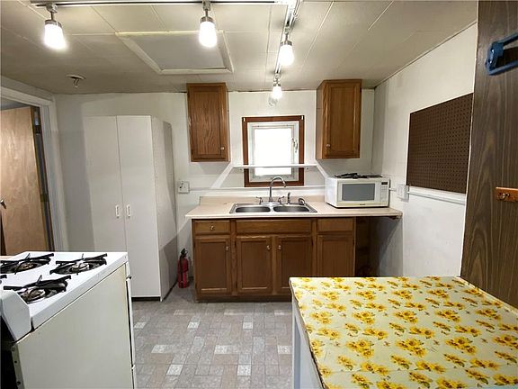 5th image of 2644 Parker Ave