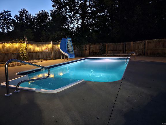 3rd image of 3115 Wild Cherry Rdg W