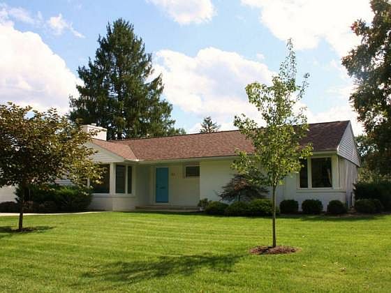 1st image of 82 Elmwood Pl
