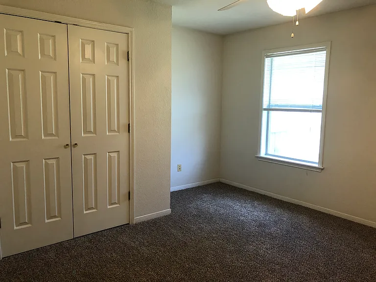 1724 Rock Hollow Loop — Photo 8
