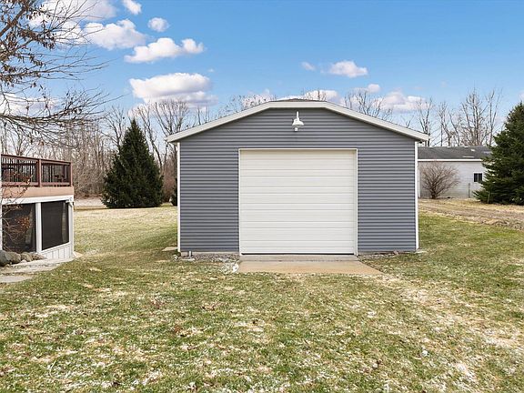 3rd image of 8522 Pebble Dr NE