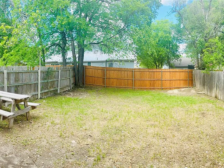 1206 Tartan Ln #B — Photo 30
