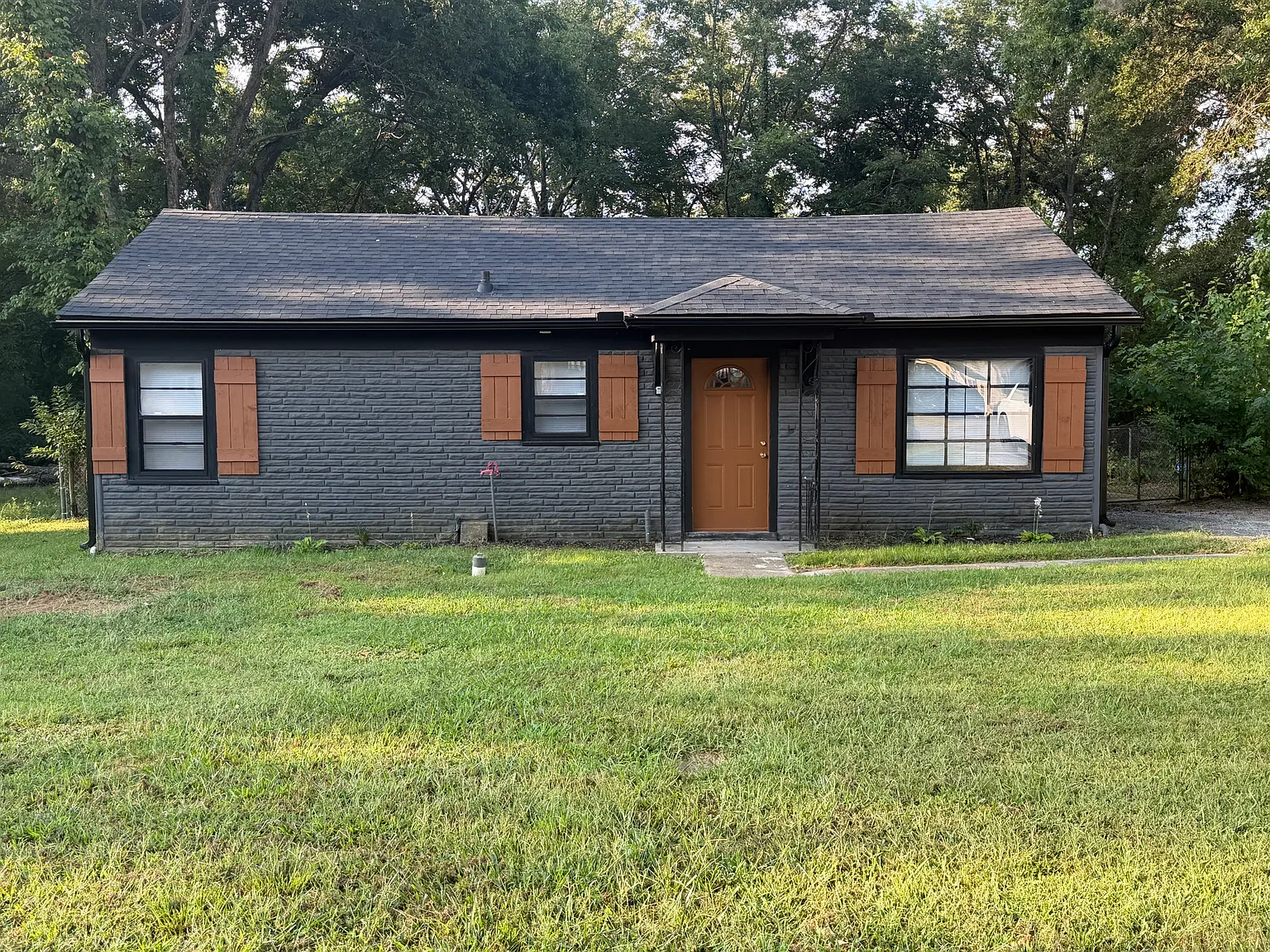 2 bed, 960 sqft, $1,200 — Photo 1