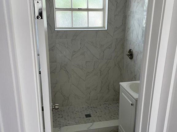 4th image of 1021 NW 36th Ave #2