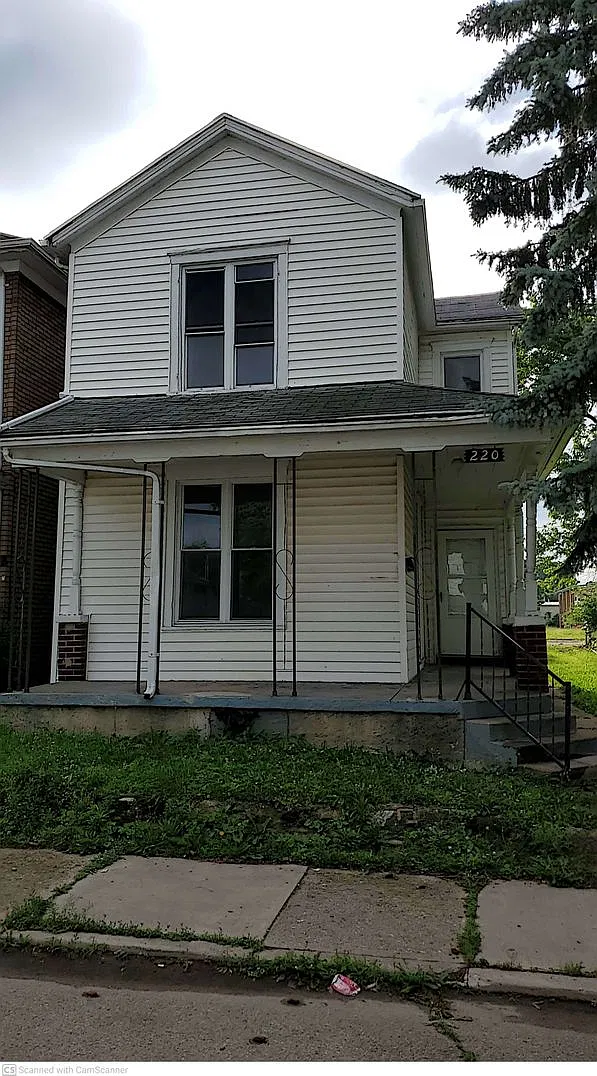 Refreshed and ready for rent! Close to everything 2 bed 1 bath — Photo 1