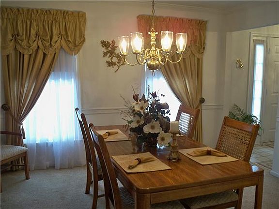 4th image of 135 Aspen Dr