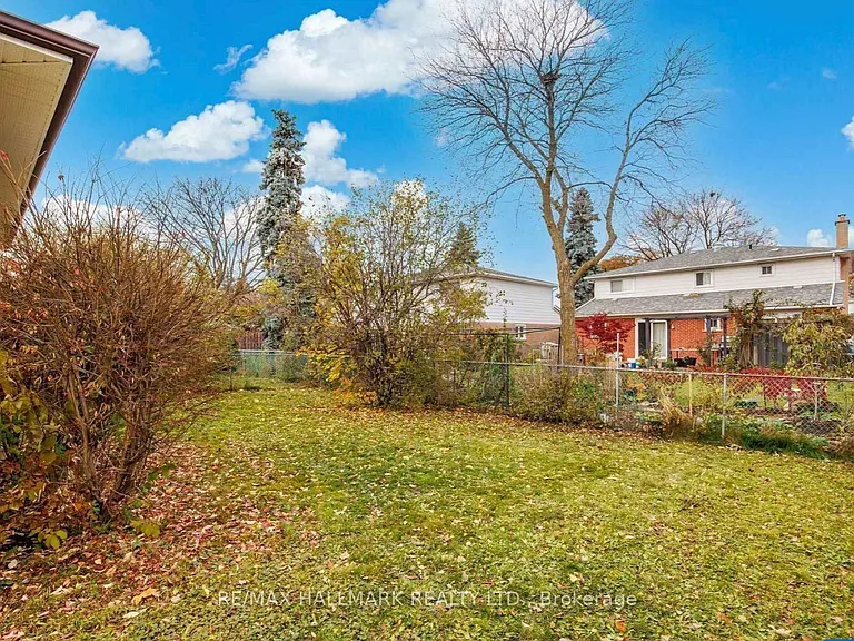 12 Wardencourt Dr #LOWER — Photo 12