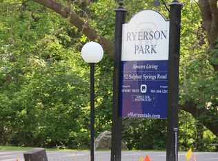 52 Sulphur Springs Rd, Hamilton, ON L9G1L8