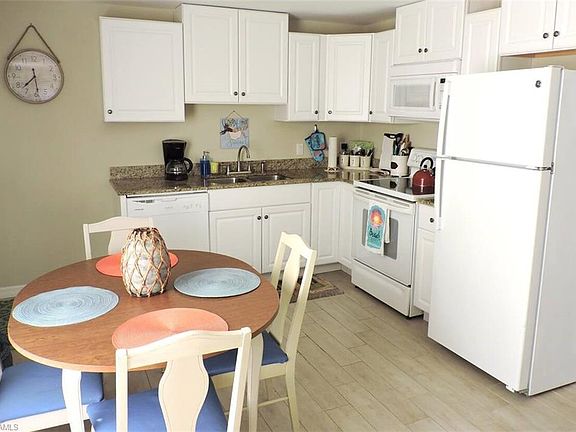 3rd image of 17257/1725 Whitewater Ct