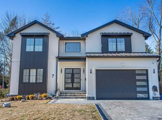 7 New St, Cresskill, NJ 07626