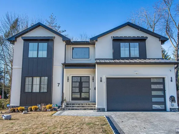 7 New St, Cresskill, NJ 07626