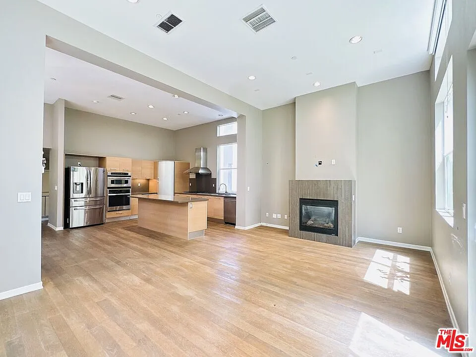 4 bed, 3.0 bath, 2444 sqft, $8,895 — Photo 3