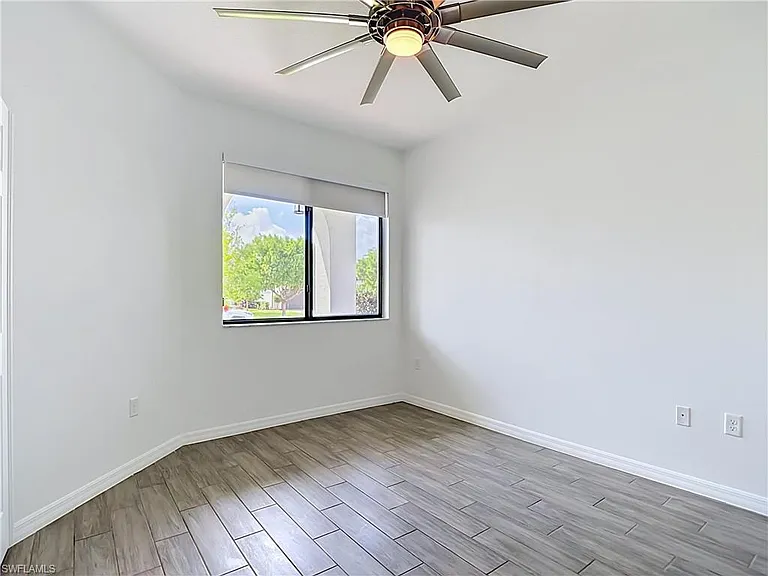 5045 Arancia Ln — Photo 11